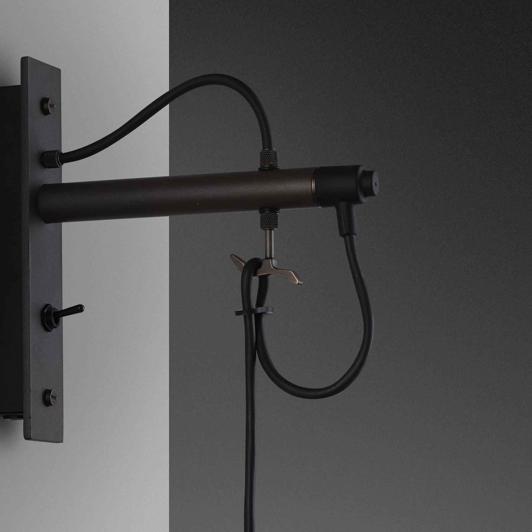 Hooked Wall | Large | grafit/bruneret messing - Image 2